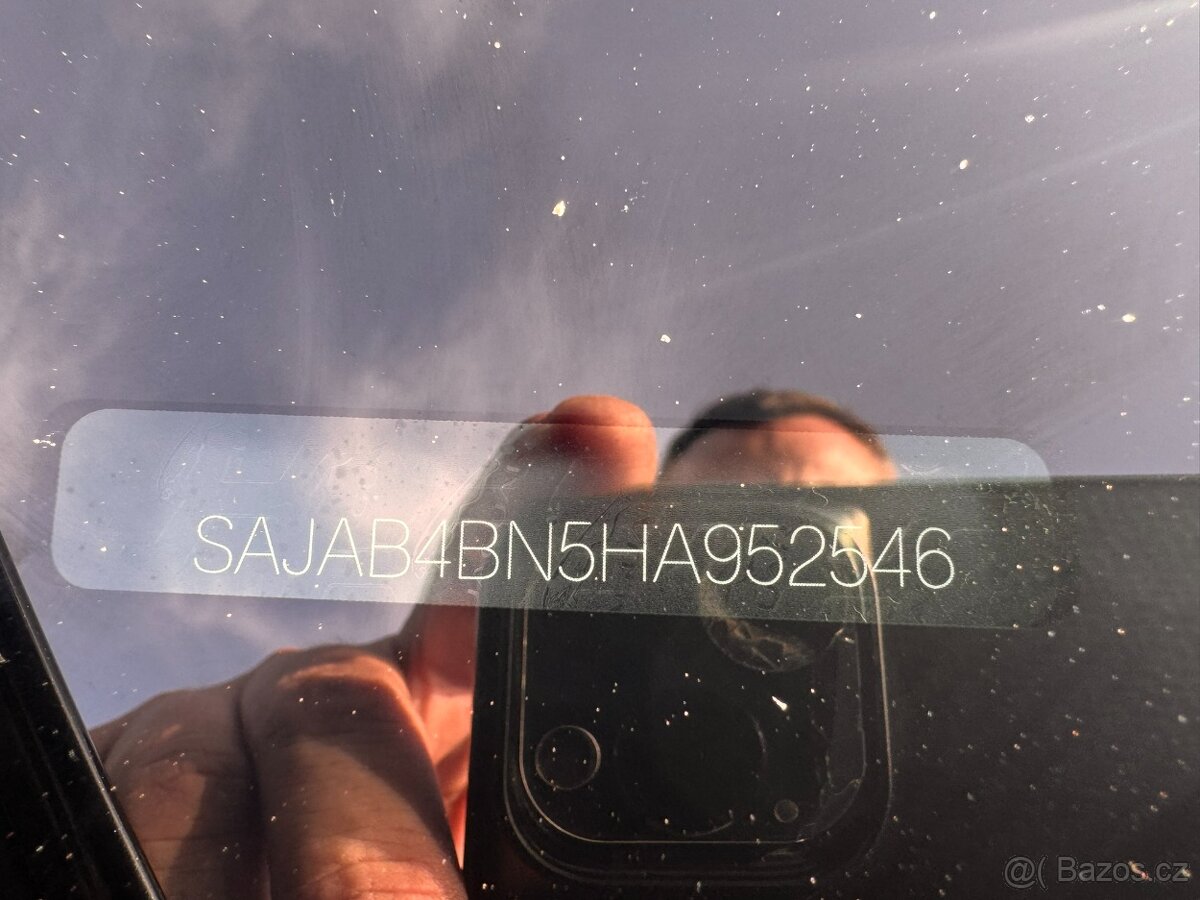 Prodám Jaguar XE 2.0D 132kw Max výbava HSE - Motor K.O. - 17