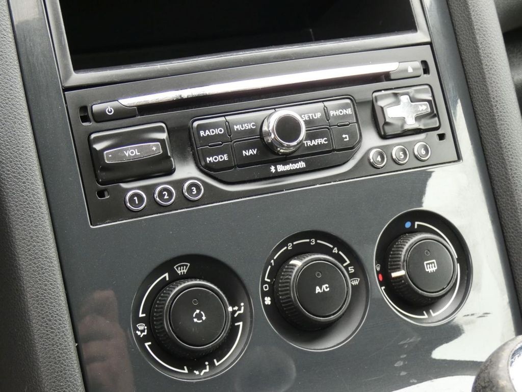 Peugeot 5008 1.6 HDI, 7 míst, PO SERVISE - 17