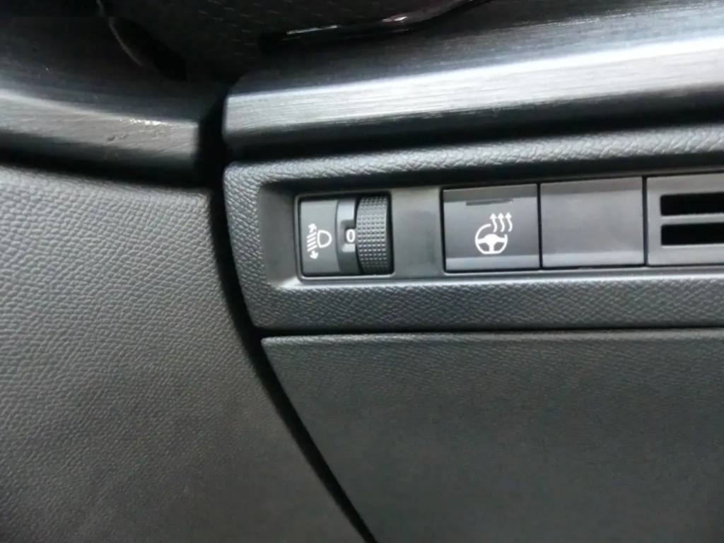 Citroën C5 X, 1,2 PureTech 130 EAT8 PLUS + - 17