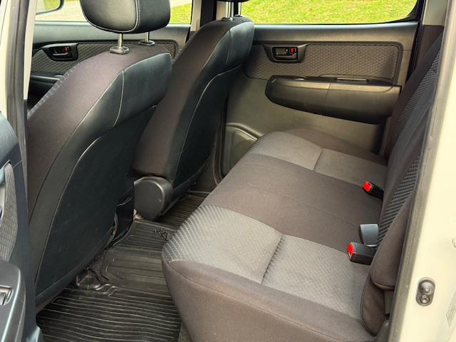 Prodám Toyota Hilux 2,5 D4D 4x4 - 17