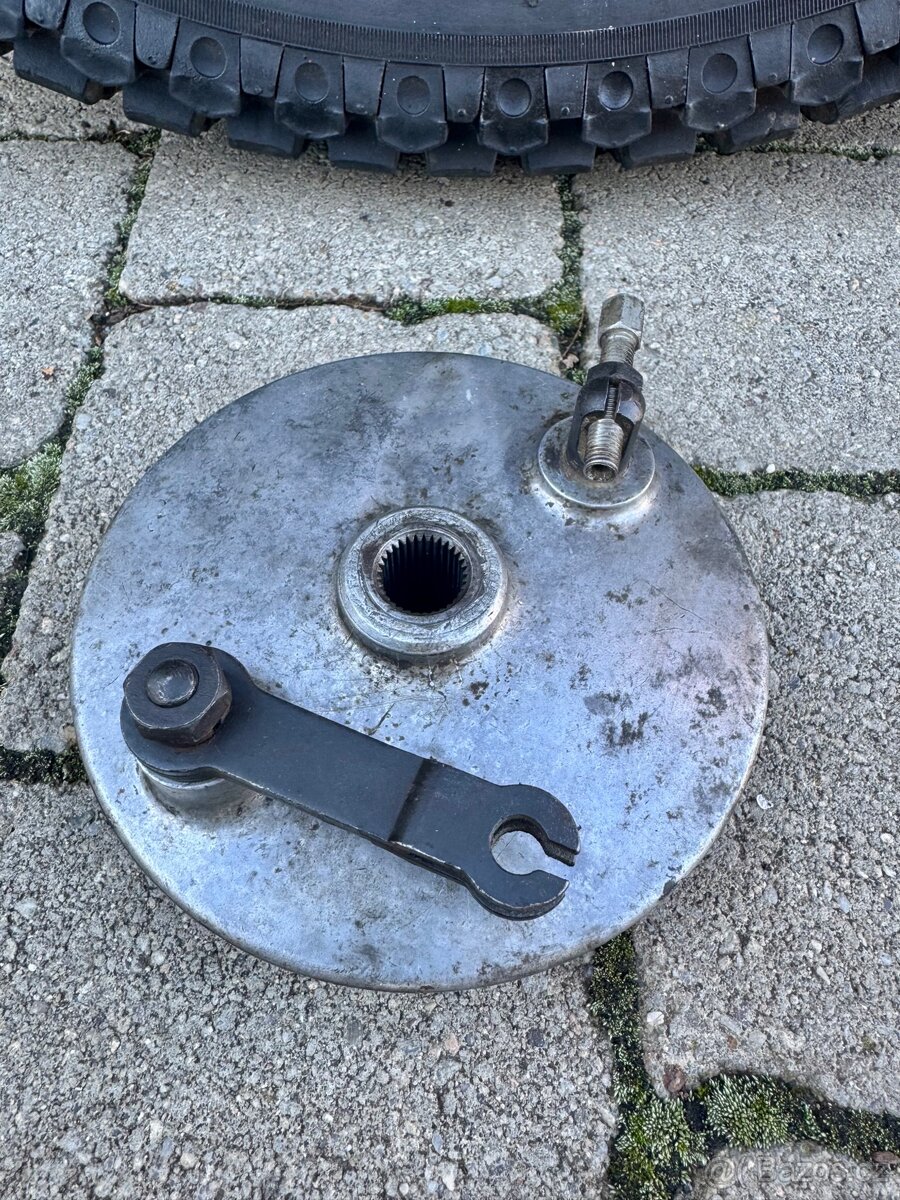 ČZ 125 T - přední a zadní kolo - 17