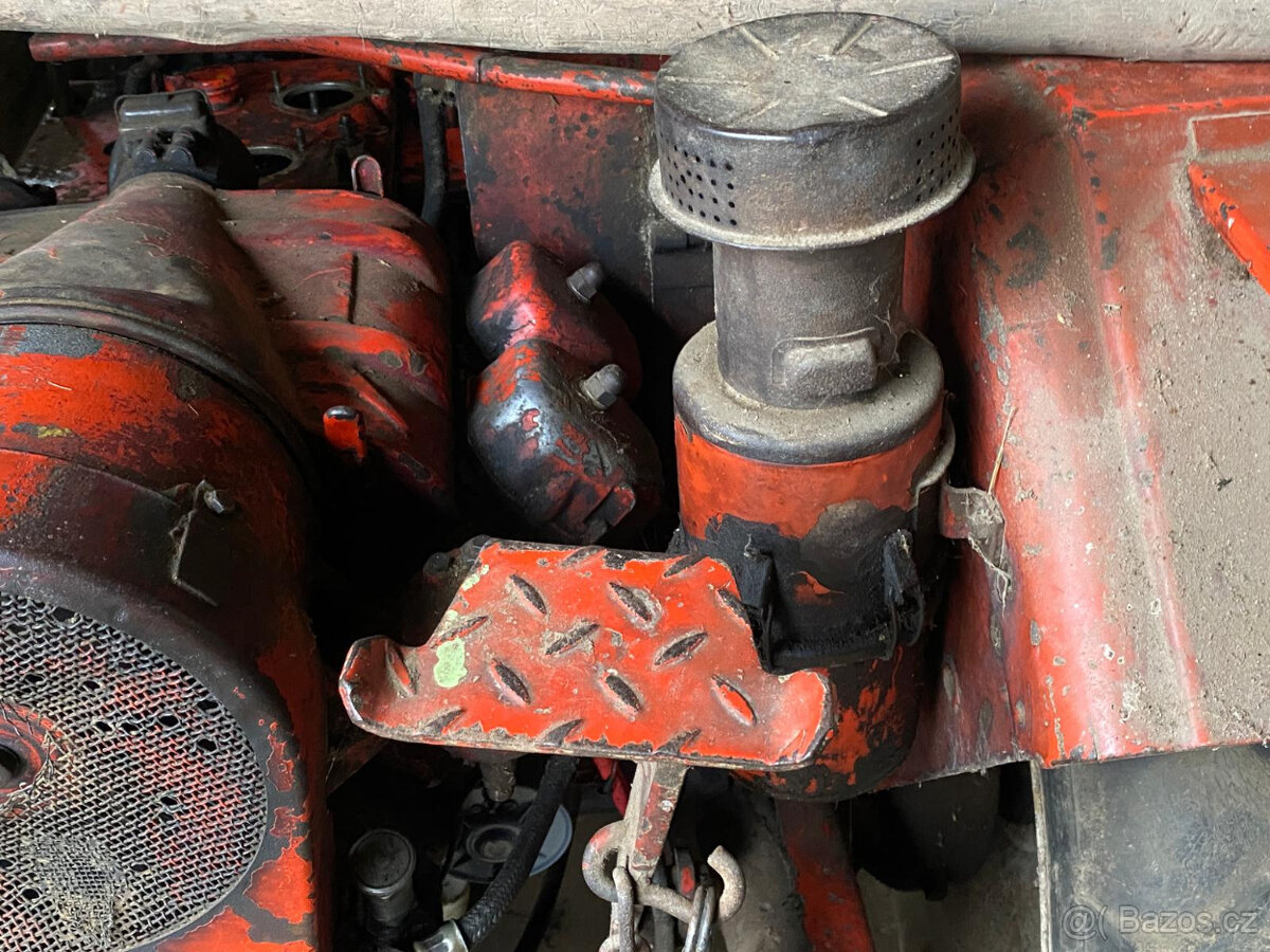 TRAKTOR RS09 4válec - 17