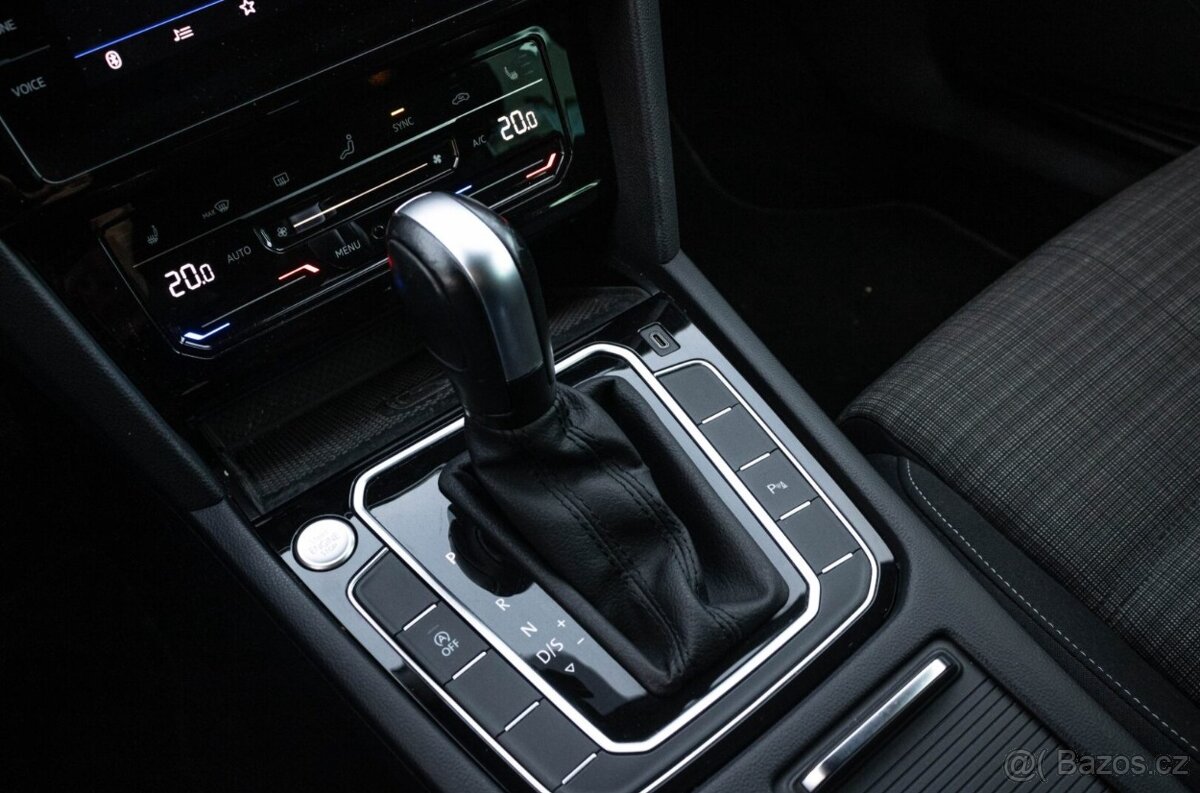 Volkswagen Passat Variant 2.0 TDI Elegance DSG - 17