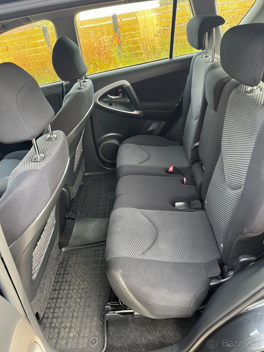 Toyota Rav4 2.2D 100kW, 4x4, SUV, Manual - 17
