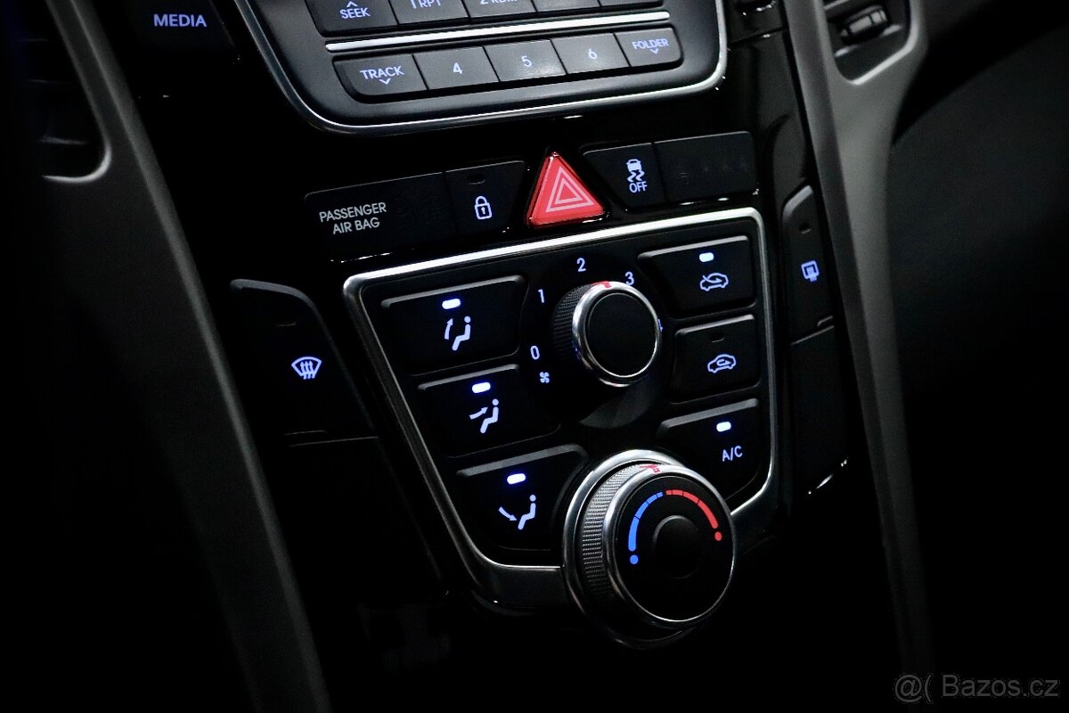 Hyundai i30 1.4i 16v 73kW      66 000 km - 17