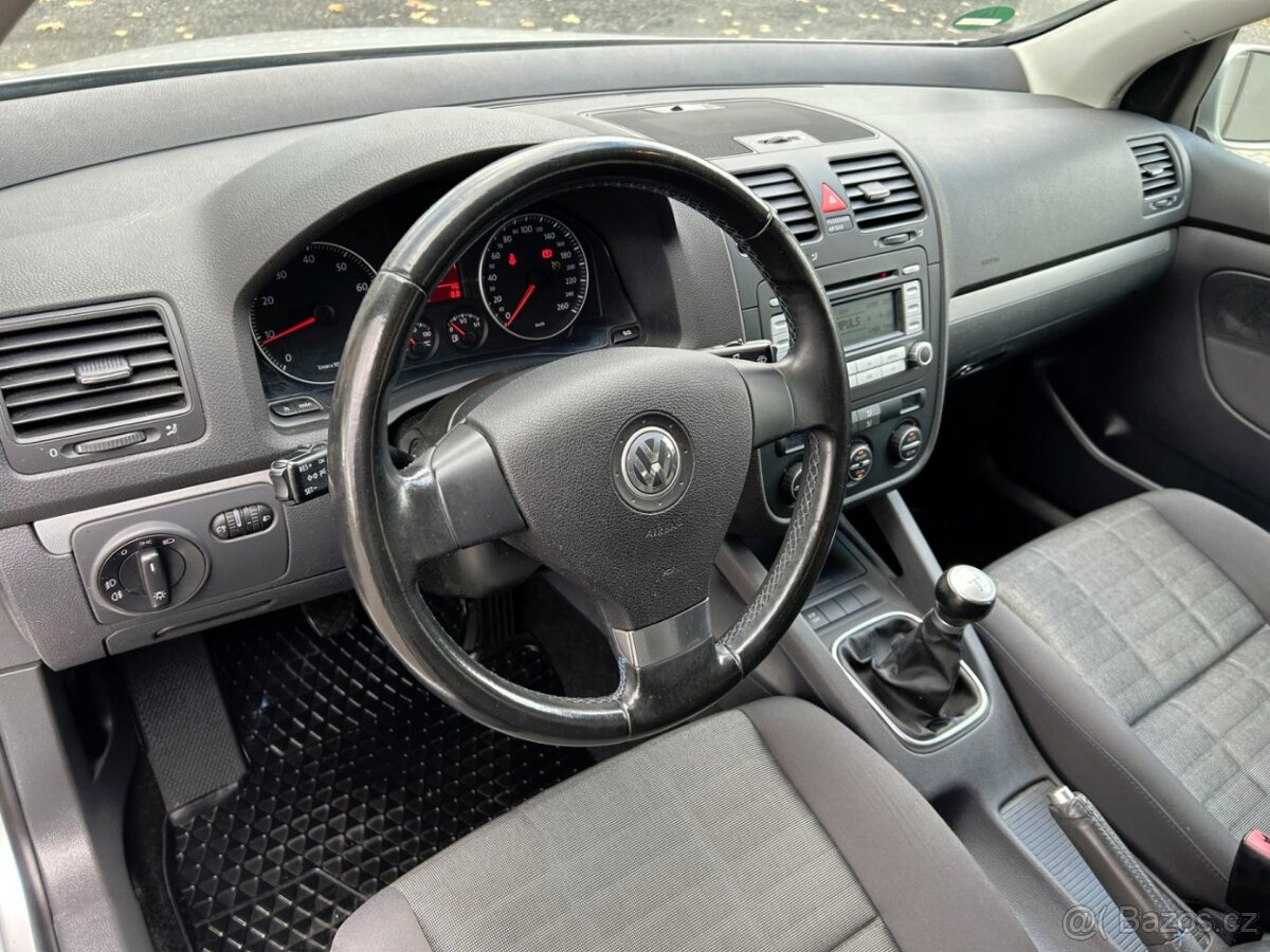 Volkswagen Golf 1.6 MPi - 17