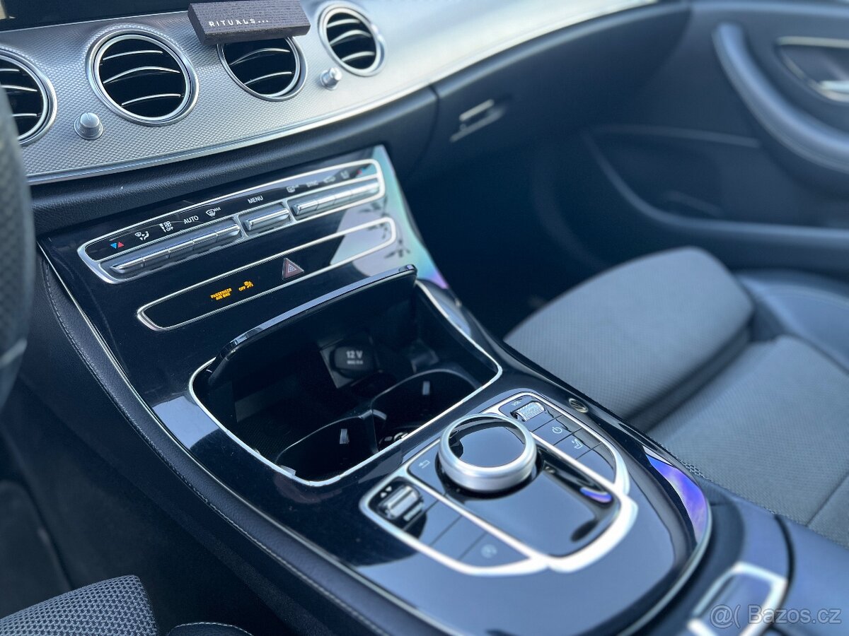 MERCEDES-BENZ E220d - 17