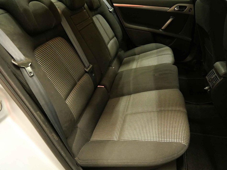 Peugeot 407 sedan 2.0 HDi (100 kW) - 17