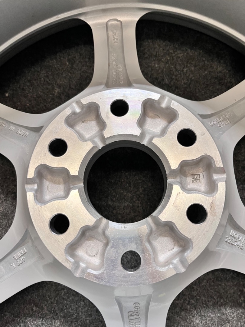 6x139.7 R20 Dodge RAM 1500 5.generace originál disky - 17