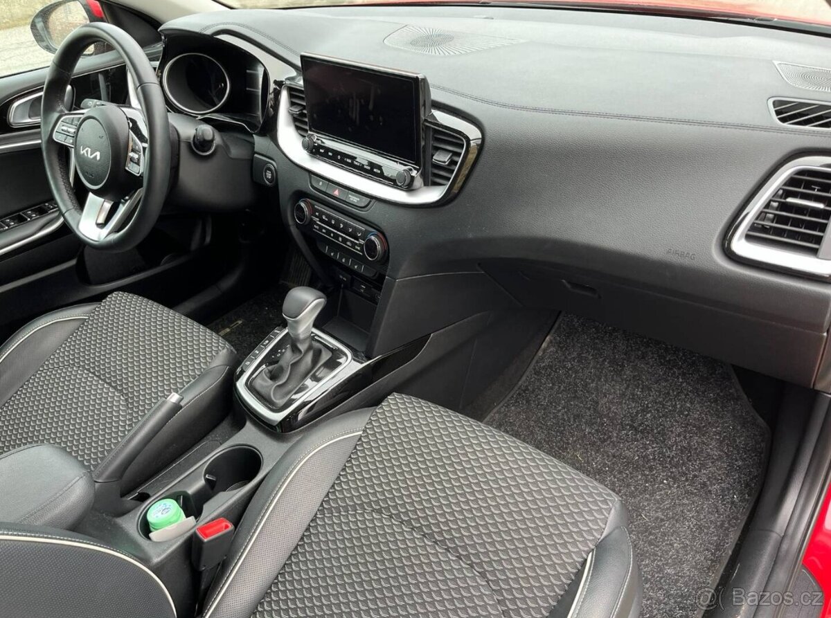 Kia Ceed SW 1.5 T-GDI - 17