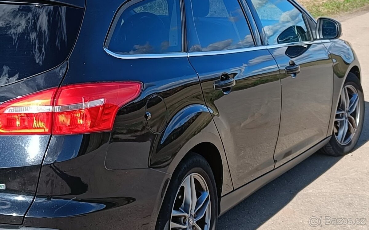 Ford Focus 1.0 EcoBoost 92kw benzín kombi - 17