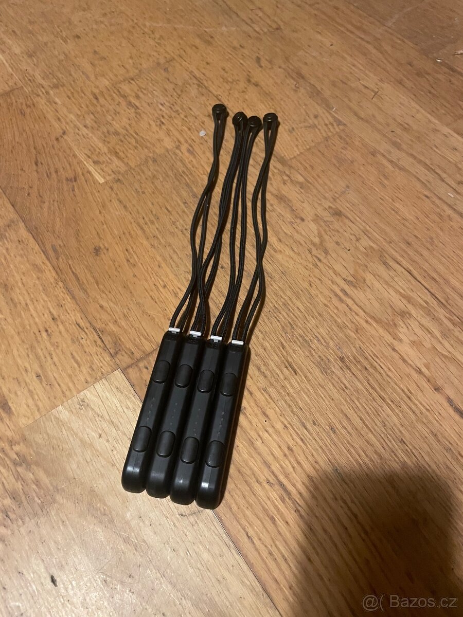 Nintendo Switch + 2 hry + 4x Joy-Con + příslušenství - 17