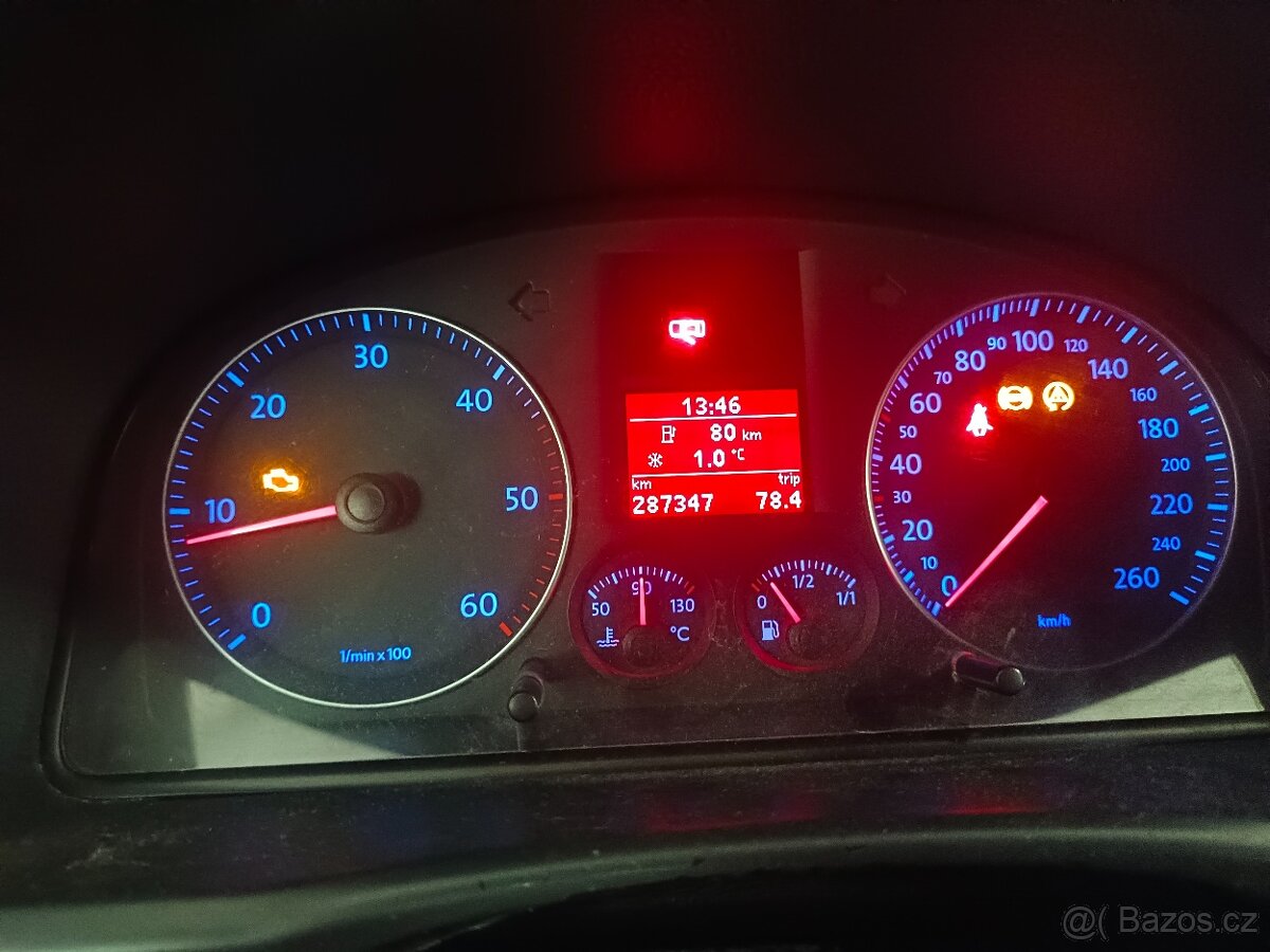 VW Touran 2.0 TDI 100 kW - 17