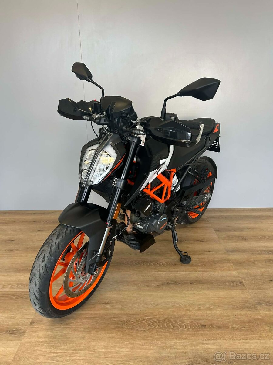KTM 125 Duke 2021 - 17