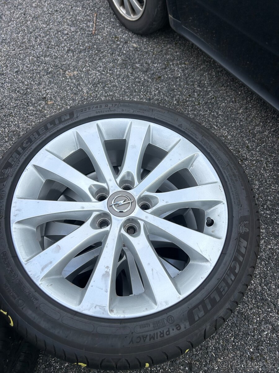 Opel Meriva B dvě sady alu kola - 17