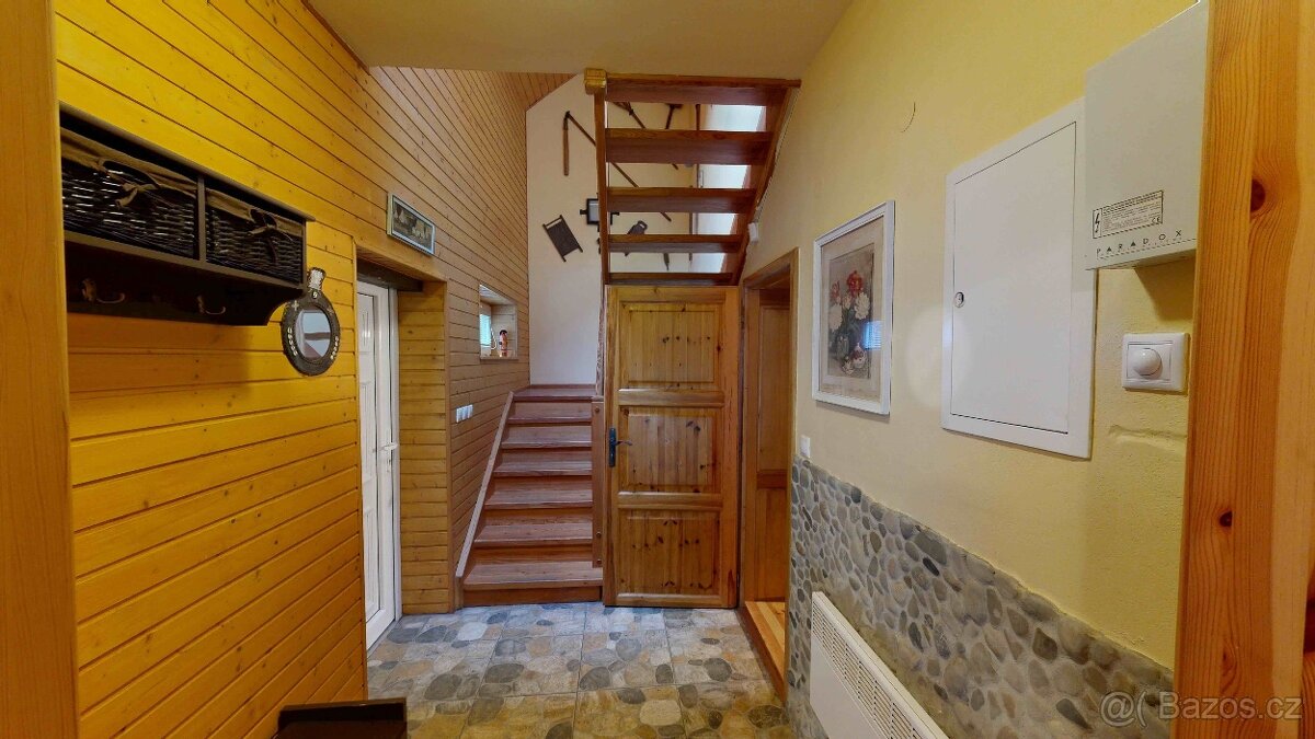 Chalupa po úspešnom režisérovi v obci Stará Turá-časť Papaď - 17