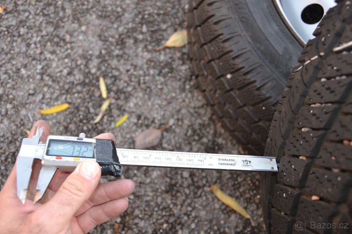 VW T5,T6 (6.1) - Sada pěkných zimních kol 205/65R16C zánovní - 17