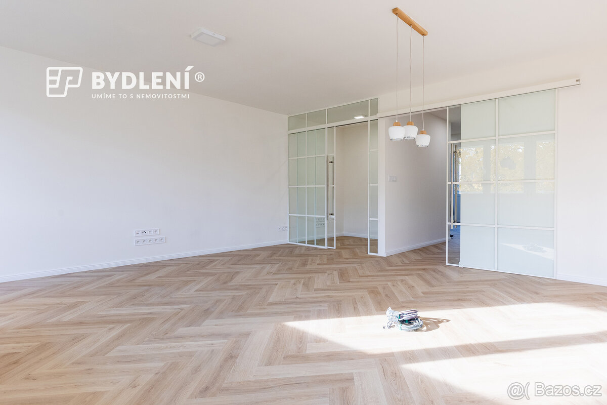 Kompletně zrekonstruovaný designový byt 3+kk (76 m²) s nadst - 17