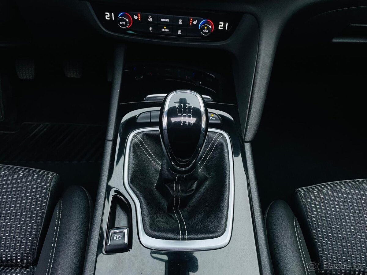Opel Insignia 2.0CDTi 4x4 MANUÁL KAMERA VÝHŘEV TAŽNÉ - 17