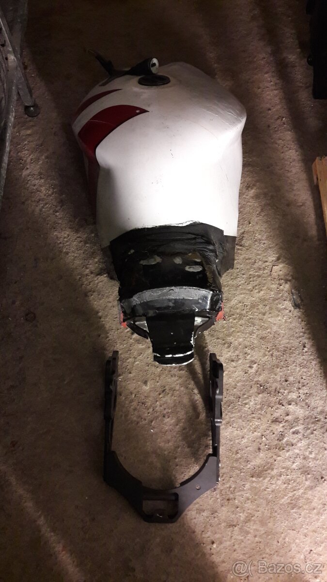 Náhradní díly Yamahu R1 04-06 - 17