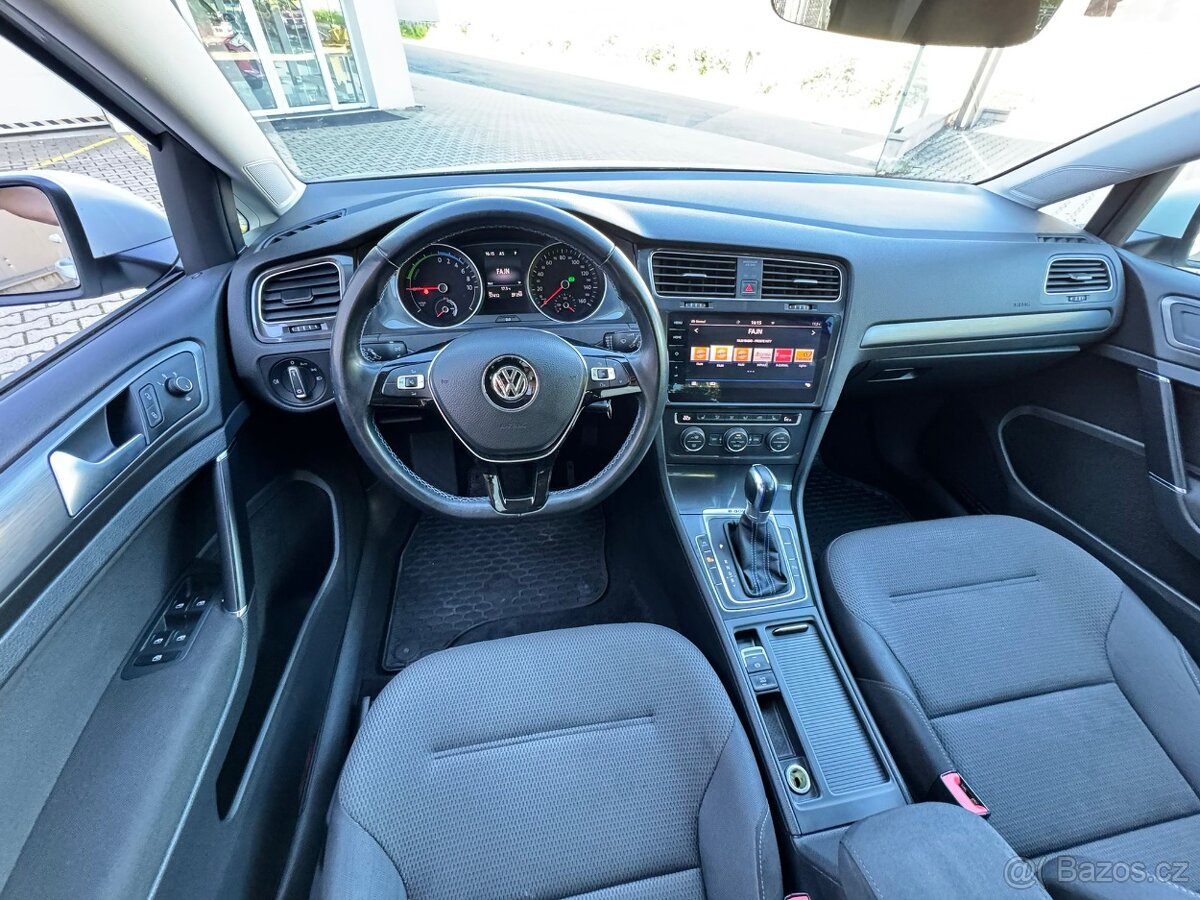 E-GOLF 36kWh, dojezd 266 km, 57tys.km - 17