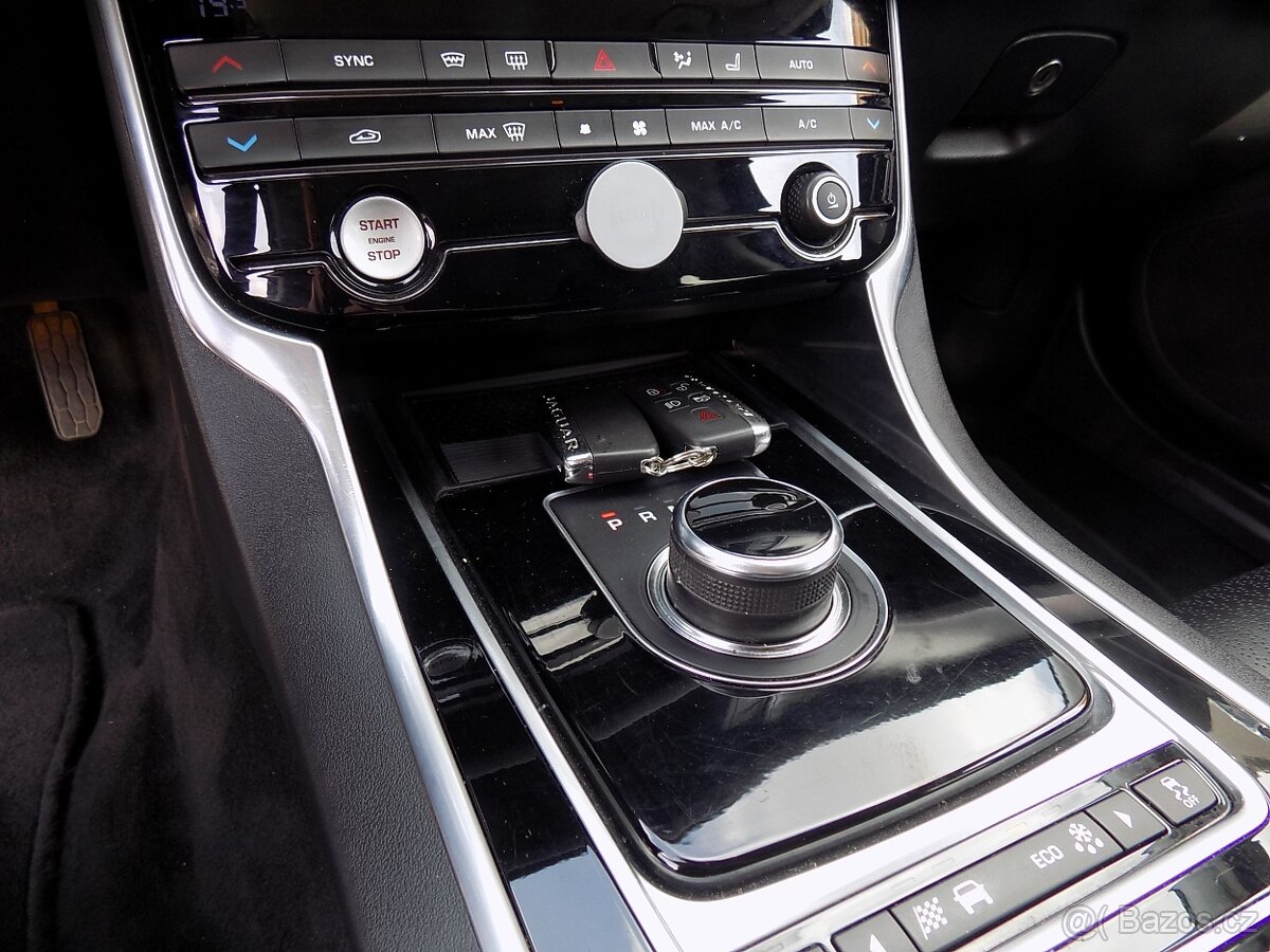 Jaguar XF 2.0D 132 KW KŮŽE TAŽNÉ - 17