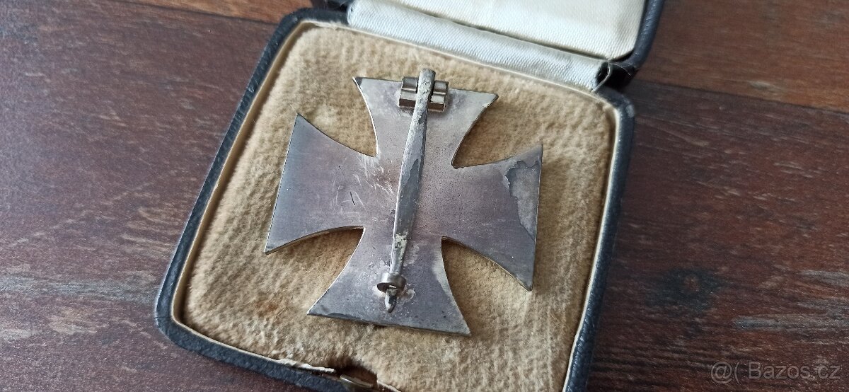 Záslužný kříž, železný kříž v etui. - 17