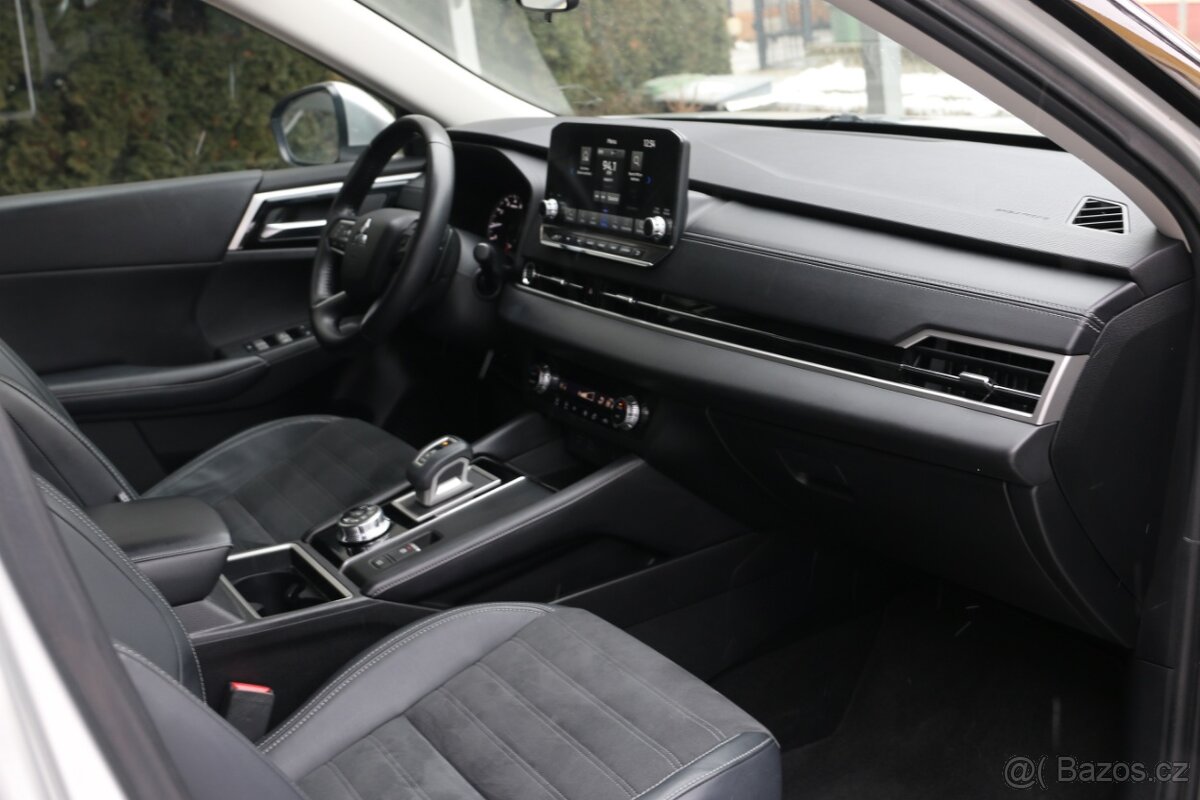 Mitsubishi Outlander 2.4 ,7míst, intense - 17
