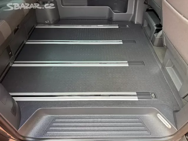 VW Multivan T5 2.0 TDI 103kW,Tempomat,Webasto,Tažné - 17