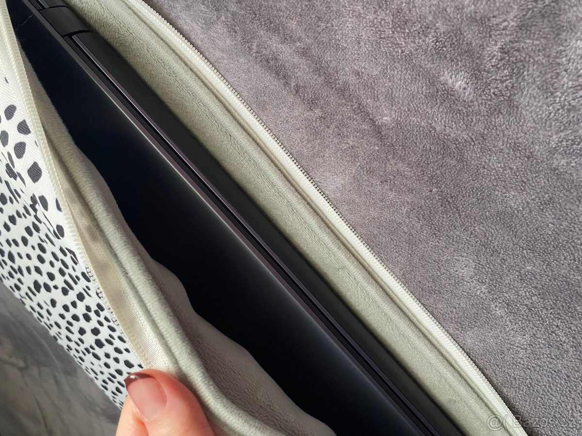 Prodám ASUS VivoBook 15 (SSD disk, Intel Core i3) - 17