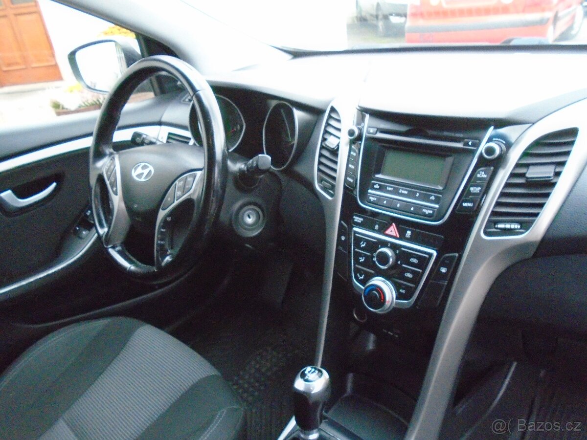 Hyundai i30 1.6 BA+LPG 88kW ČR - 17