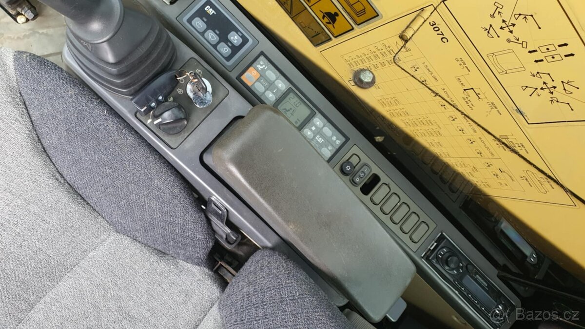 Caterpillar 307C - 17