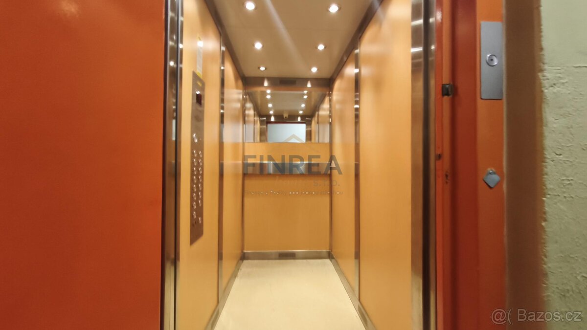 Prodej bytu, 4+1, 85 m2, OV, Chomutov, ul. Seifertova - 17
