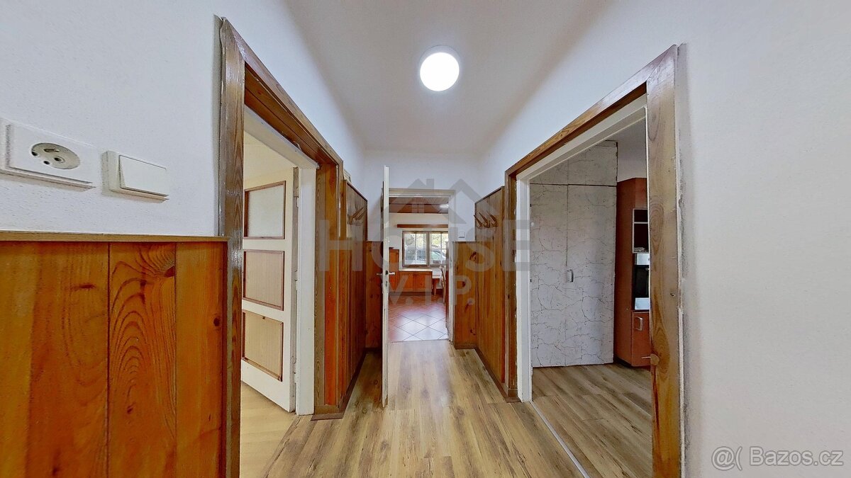 Prodej rodinného domu 4+1 na pozemku 938 m2 s prostornou díl - 17