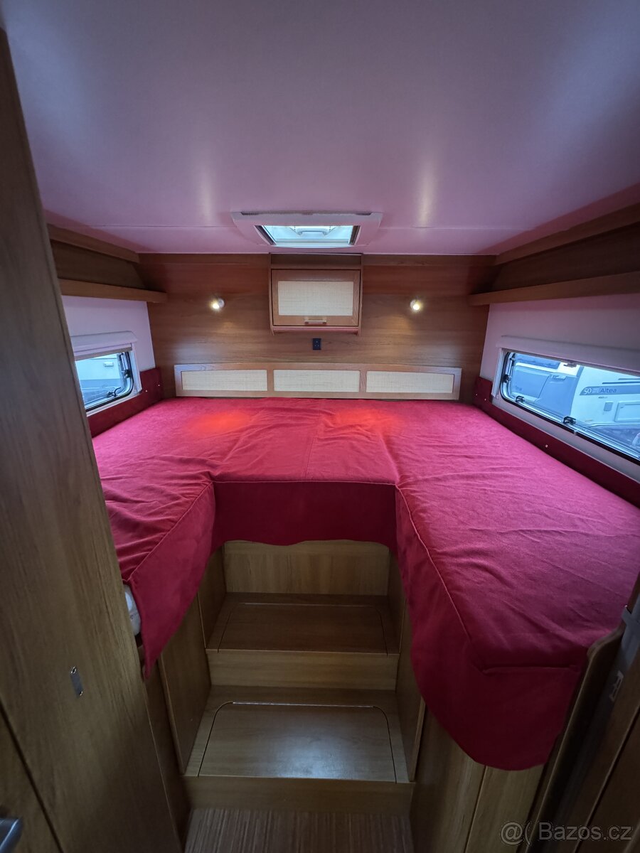 Knaus Royale 580 ~ Extra velká postel - 17