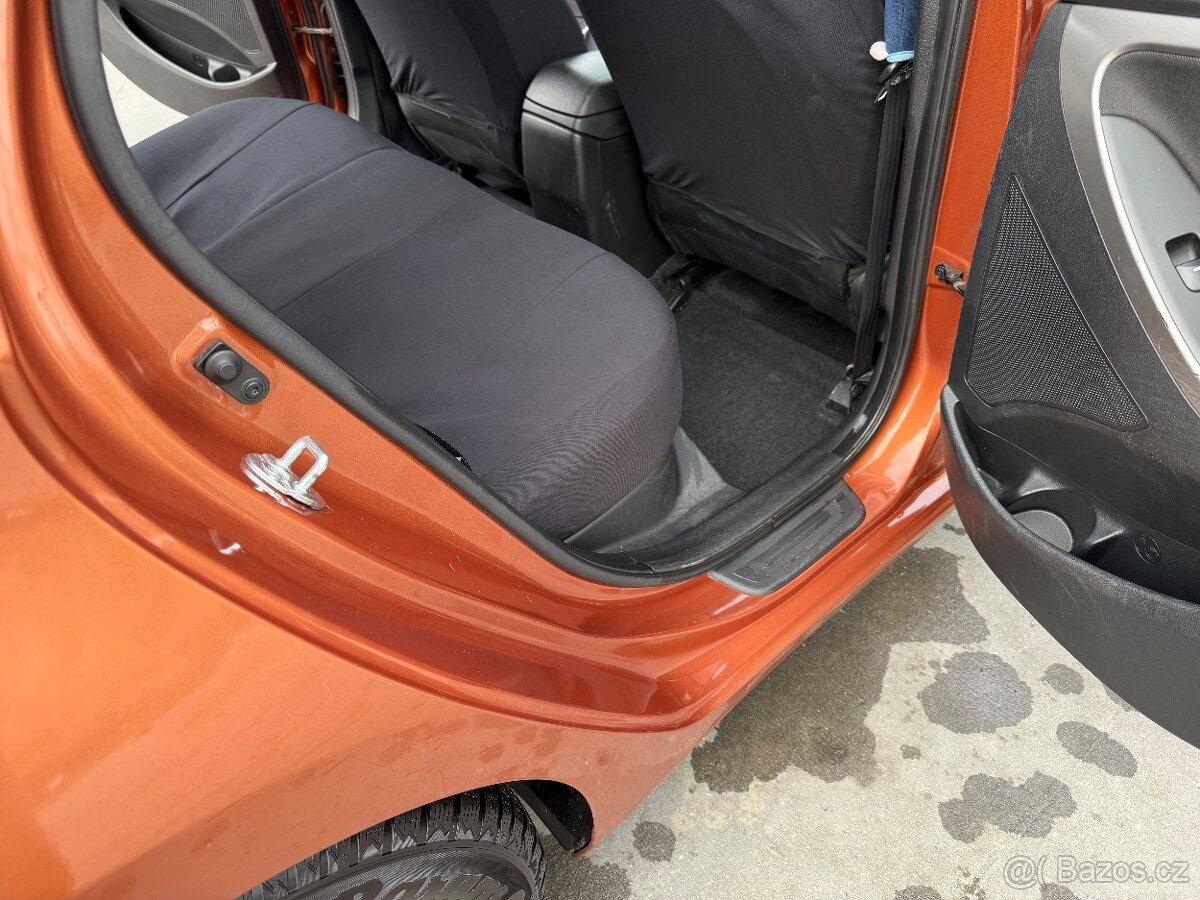 Prodám Hyundai i30 combi 1.6 88KW Najeto 72 000 Km - 17