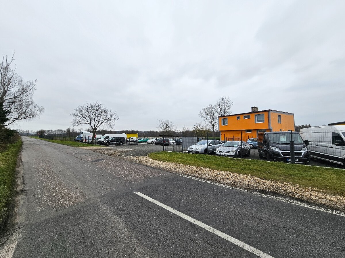 Nabízíme na pronájmem pozemek vhodný na autobazar, parkování - 17