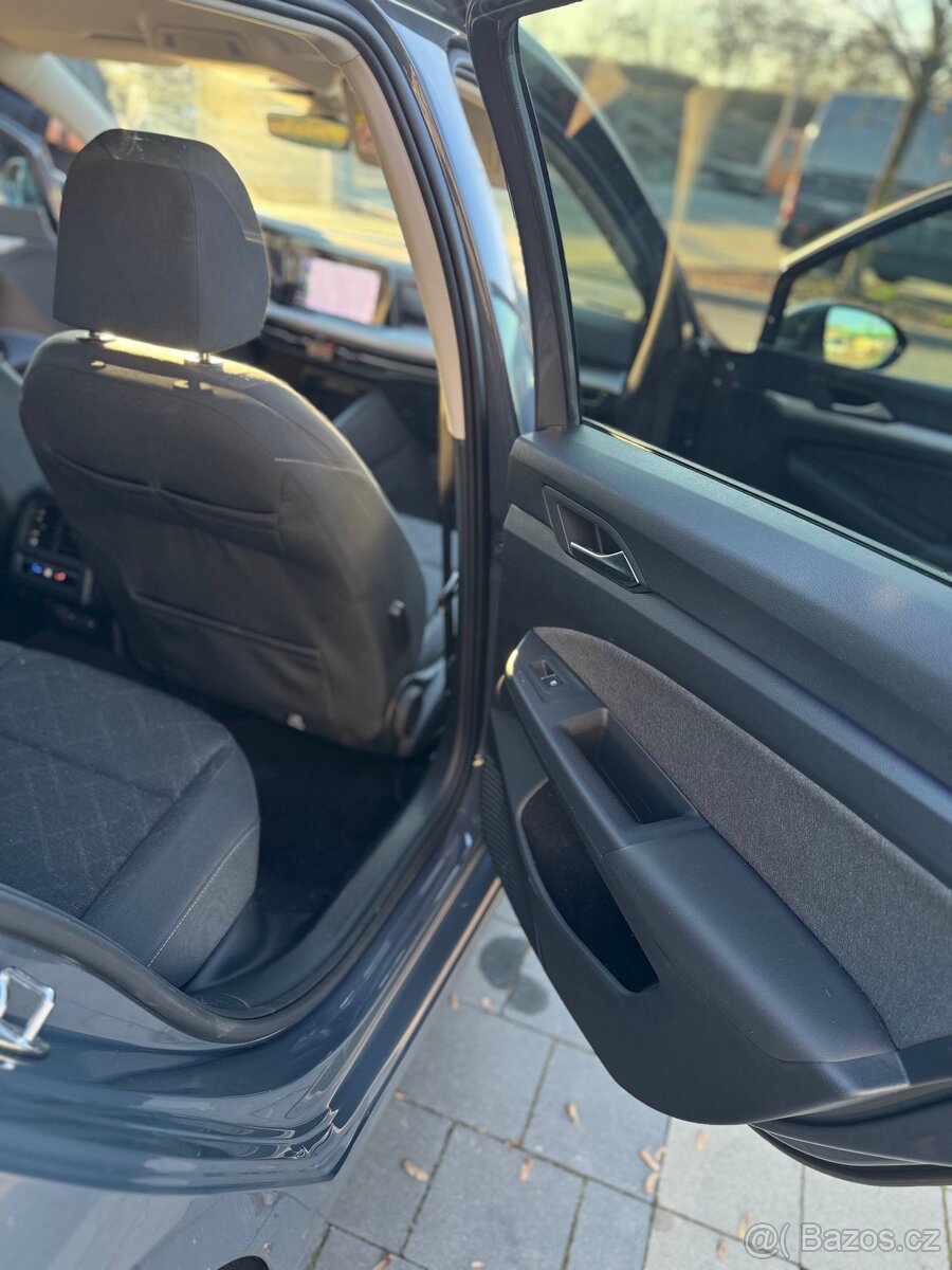 Volkswagen Golf 8 1,5 eTSi Variant hybrid/benzin 98tkm - 17