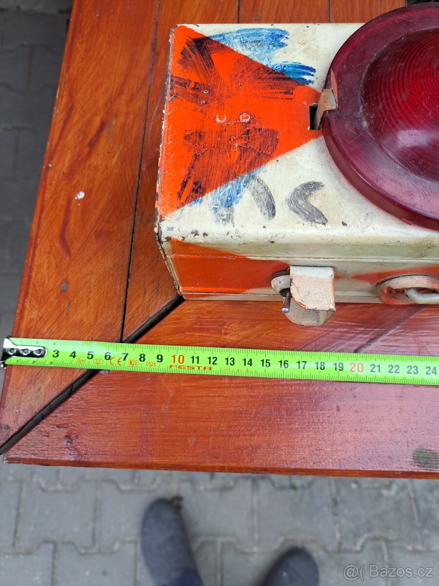 Ž E L E Z N I Č I A R S K A Lampa. - 17