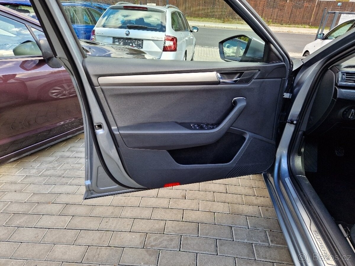 ŠKODA Superb, 2.0 TDi Style, vyhřívaná zadní sedadla, LED - 17