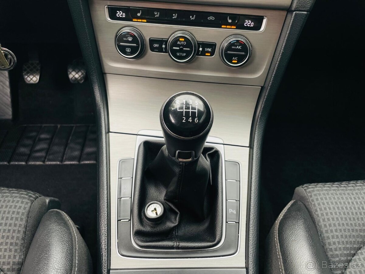 Volkswagen Golf 1.2TSI 77KW MANUÁL VÝHŘEV KAMERA HIGHLINE - 17