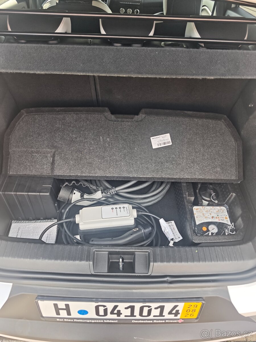 Renault Captur II Techno Plug-in-Hybrid 2023 roku. - 17