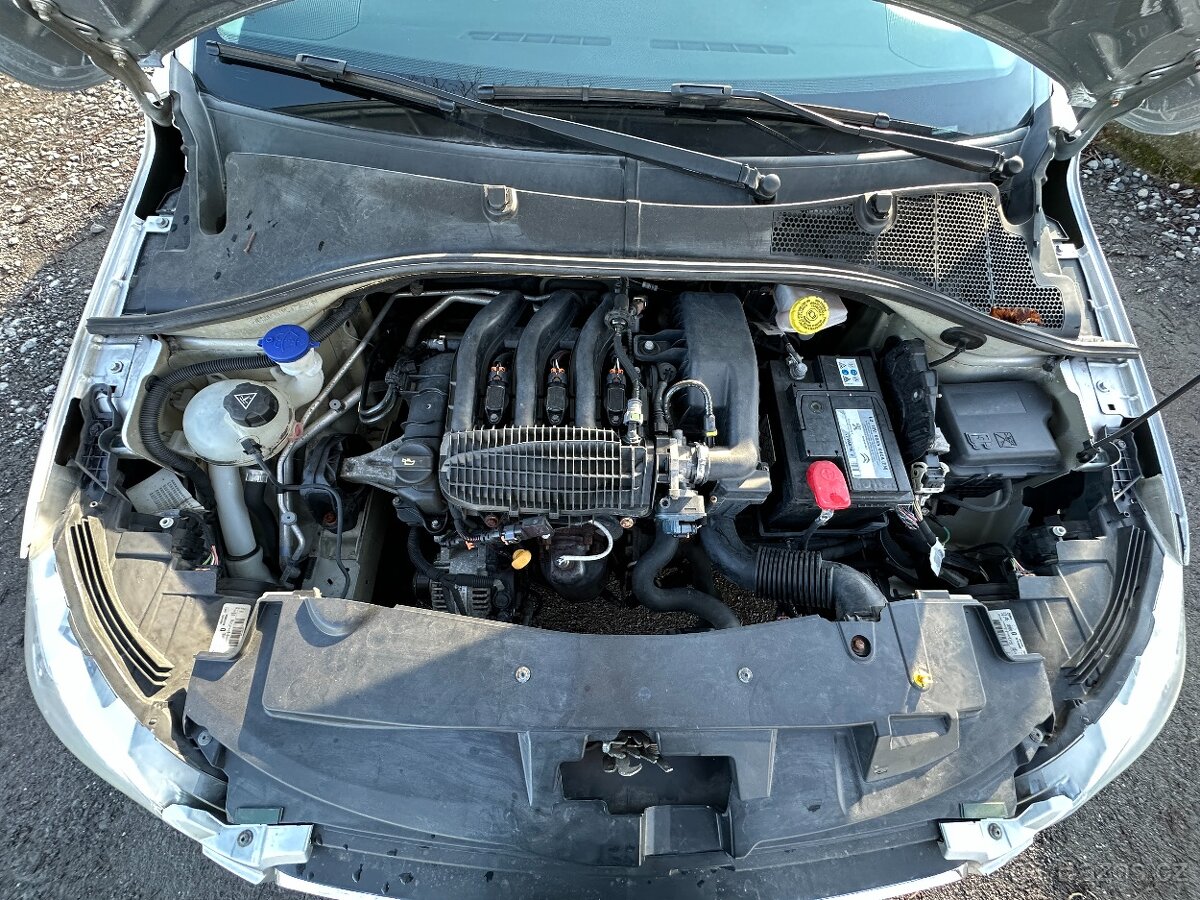 Peugeot 301 1.2 i Klima, 8xPneu - 17