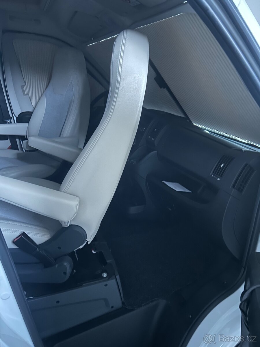 Obytný automobil Carado d.6,8m - 17