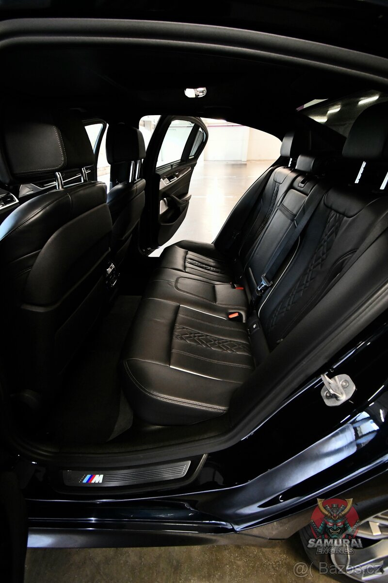 BMW M550i xDrive - 17