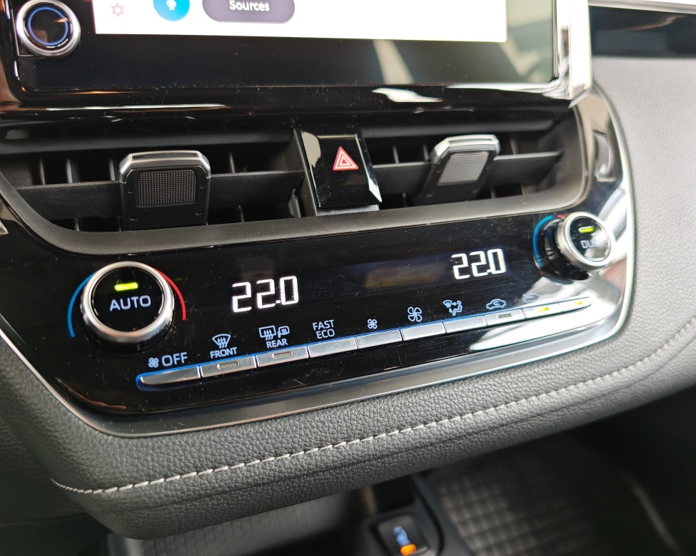 Toyota Corolla 1.8 hybrid - 17