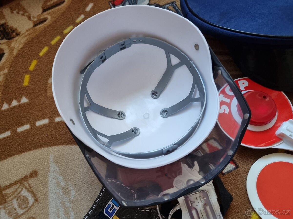 Policejní kostým, špión s výbavou - 17