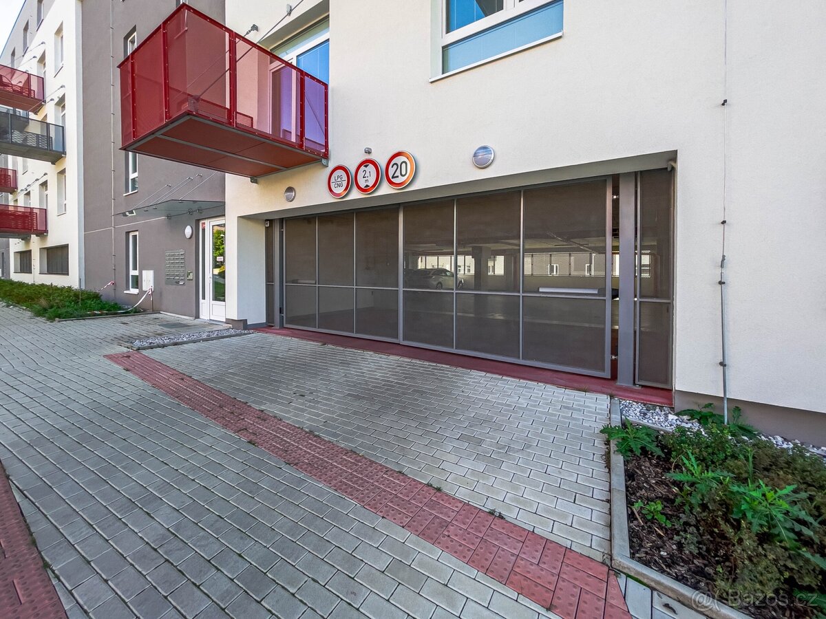 Pronájem 1+kk s balkónem a garáží - 17