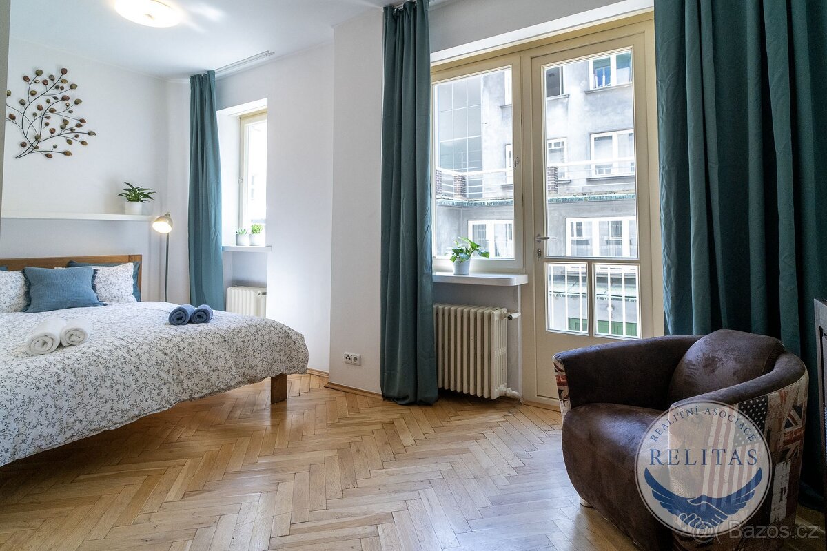 Pronájem klimatizovaného bytu 4+kk, 124 m² + 2xB, 3 neprůcho - 17