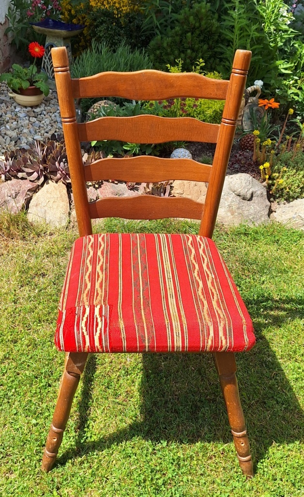 Prodám jídelní stůl, rohová lavice, ratanové dvojkřeslo - 17